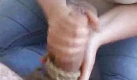 Jugar Vitaly mujeres calientes en el camion tapa antes de acostarse.