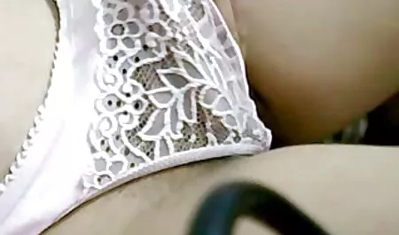 Gitana con pechos grandes masturbándose en el baño chicas solteras calientes