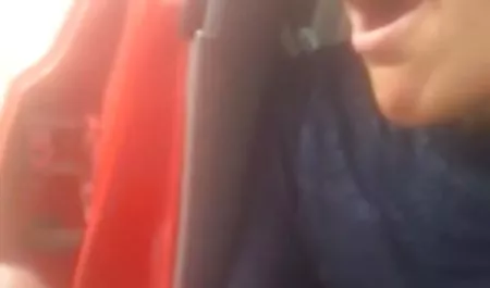 Cuando usted no tiene un coche y una señora super caliente puta en la pista de la derecha
