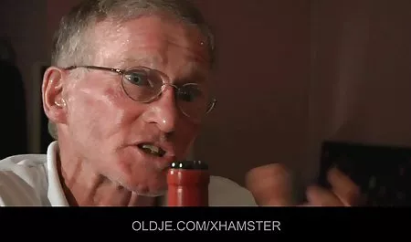 Hombre, menos que yo en la tias buenas cachondas cocina, mientras los abuelos en el lugar de trabajo