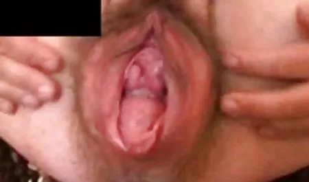 Chica le encanta la polla grande y negro y mujeres calientes viniendose blanco