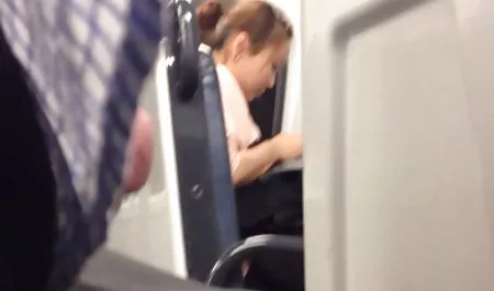 Rubia brasileñas maduras calientes teniendo una lluvia de oro