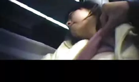 Tonto en una correa, humillado y obligado a chicas calientesporno subir a su espalda.