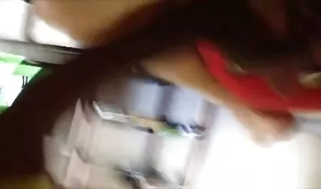 Porno, en el sofá. lesbianas argentinas calientes