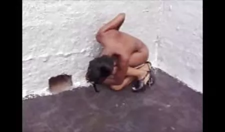Usted está atrapado tener un romance y el sexo maduras hot hd con su amante en el teléfono.