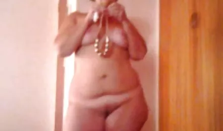 Pecho mecedora, balanceándose vaginas calientes gratis en el cuarto de baño