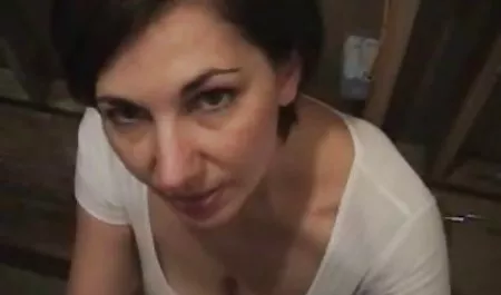 Supergirl salvar a un mujeres dominicanas calientes amigo, y el orgasmo en el cuarto de baño