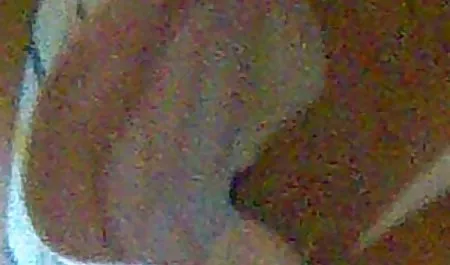 Mostrar hermosa chica para video de cómo negras maduras hot chupar y absorber de él.