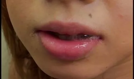 Sensual una chica muy caliente adolescente tragar semen