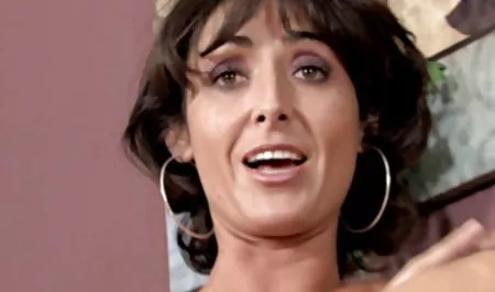 Este sexo caliente entre dos mujeres tetas grandes y grasa