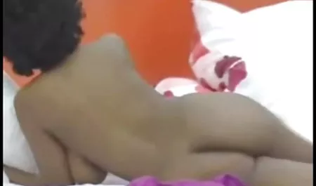 Fui a los vecinos para obtener la pimienta, la maduras calientes y cachondas vació rápidamente