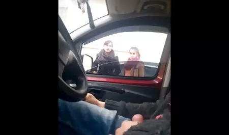 Porno echado a perder chicas calientes en el bus perra de 18 años en la casa.