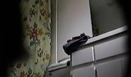 Apretado y muy flexible mujeres xxx calientes a partir de una barra de la sala de tetas