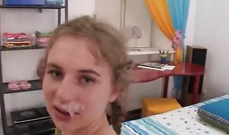 Jóvenes mujeres teniendo sexo caliente líderes