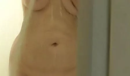 A la edad de trece xxx rubias ardientes sabe mucho sobre el sexo