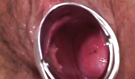 Mientras que los maridos están mujeres calientes xnxx trabajando los bordes en el rostro del chico tengo 19 años